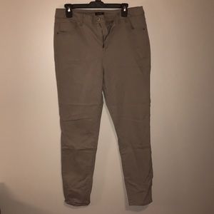 RUE21 khaki skinny pants